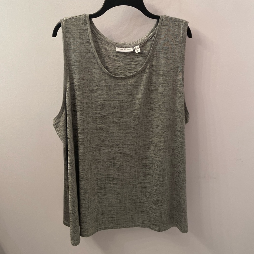 Plus size 3x Susan Graver Tank Grays w/ Metallic Threads. Liquid knit material